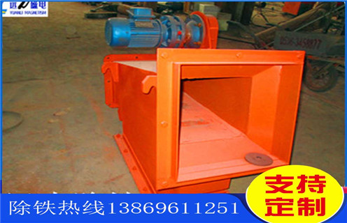 海南超強(qiáng)磁液體管道除鐵器_海南超強(qiáng)磁液體管道除鐵器批發(fā)價(jià)格_使用說(shuō)明書原理型號(hào)，強(qiáng)磁除鐵器中的核心部件永磁體是以釹鐵硼稀土材料加工而的，很多人好奇那么除鐵器中的永磁體的磁性到底能維持多久呢?若是照正常的存儲(chǔ)條件的話，永磁鐵10年時(shí)間損失的磁場(chǎng)強(qiáng)度也不應(yīng)該超出1%。不過(guò)實(shí)際使用中，卻是有如下情況會(huì)大大加速?gòu)?qiáng)磁除鐵器磁力的衰減速度：  一、海南超強(qiáng)磁液體管道除鐵器_海南超強(qiáng)磁液體管道除鐵器批發(fā)價(jià)格_使用說(shuō)明書原理型號(hào)  1、 過(guò)高的溫度：強(qiáng)磁除鐵器所處的周圍環(huán)境溫度如果高于釹鐵硼材料的穩(wěn)定溫度范圍就會(huì)加速其失磁，熱量會(huì)顯著降低永磁體的磁性。標(biāo)準(zhǔn)的釹鐵硼稀土材料的最高穩(wěn)定溫度為80℃。耐高溫永磁體一般在140℃。而鋁鎳鈷永磁體的最高使用溫度能都達(dá)到540℃，釤鈷永磁體及鐵氧體差不多是300℃。  3、 物理?yè)p傷：強(qiáng)磁除鐵器所用永磁材料的物料特性決定了，其整體是較為脆弱的，若是受到外力的撞擊很容易出現(xiàn)斷裂。受到外力損傷破損之后的釹鐵硼永磁體，磁性將會(huì)下降。  3、 焊接工藝：強(qiáng)磁除鐵器制造或安裝時(shí)永磁體周圍的焊接操作也會(huì)導(dǎo)致其磁性能下降，這一般是因?yàn)楹附舆^(guò)程中產(chǎn)生的熱量或電流所導(dǎo)致的。  4、 有液體侵蝕：若是強(qiáng)磁除鐵器的外殼受損，潮濕的空氣就有可能進(jìn)入設(shè)備內(nèi)，跟永磁鐵的鍍層相接觸，久而久之就會(huì)讓磁性材料產(chǎn)生氧化，進(jìn)而造成其磁性能的衰減。